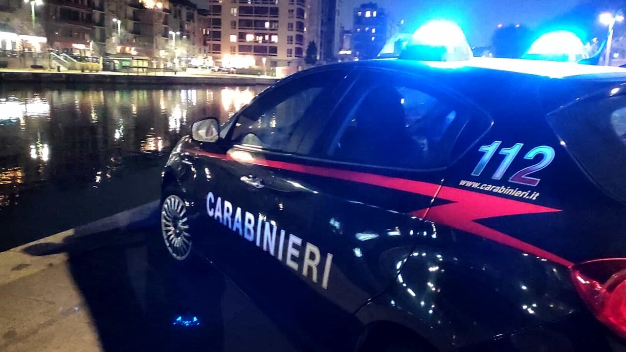 Moglie Uccide A Coltellate Il Marito La Lite Davanti Al Figlio